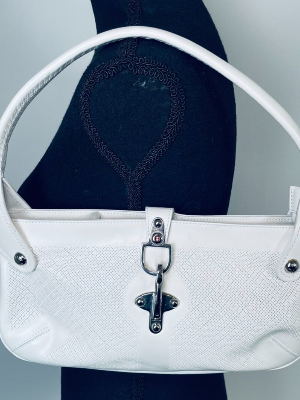 BALLY Vintage white leather baguette shoulder bag - Picture 3 of 11